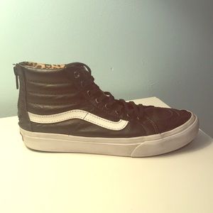 Old Skool High tip Vans w/ cheetah print on inside